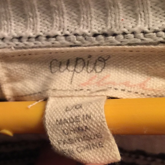 Black and White sweater - Picture 2 of 2